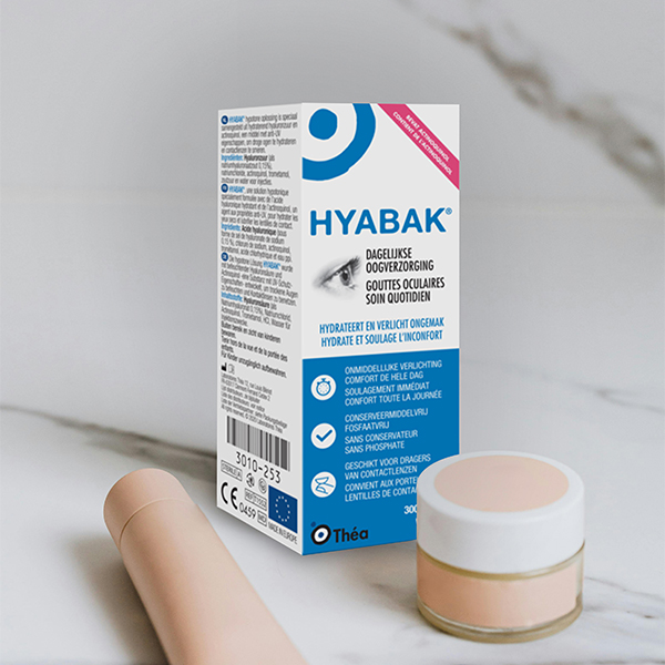 Hyabak product die staat in de badkamer